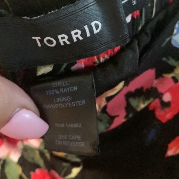 Torrid black floral shorts - Picture 3 of 5